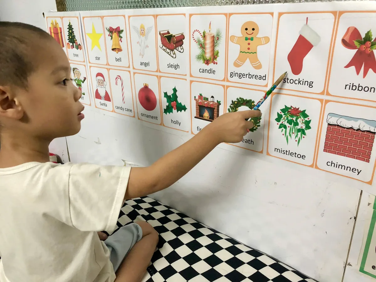 Bé học từ vựng tiếng Anh qua thẻ hình — đưa kiến thức vào qua điều con thích